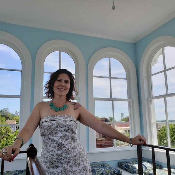 Posher Angela - Picture 3 of 3